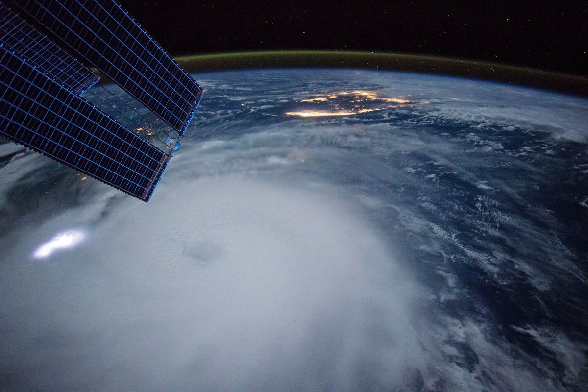 151002-hurricane-joaquin-space-mn-1230_3c7b29cf82be7511b28316f328ca16f2.nbcnews-fp-1200-800