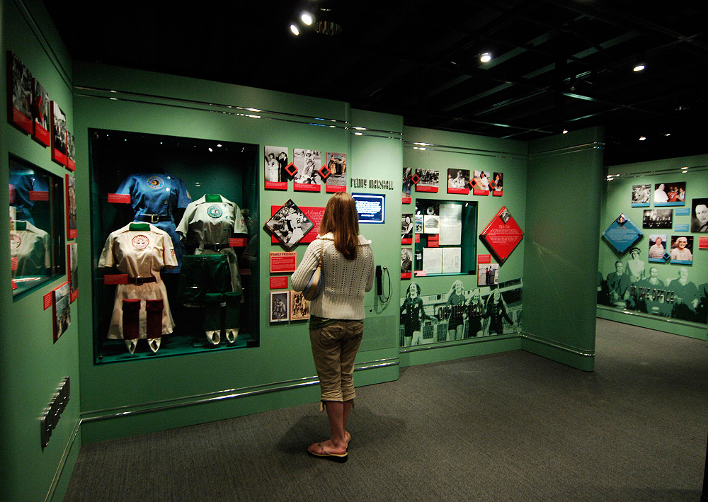 He told Ghak that he had not seen Dian or the others after releasing them within the dark grotto.